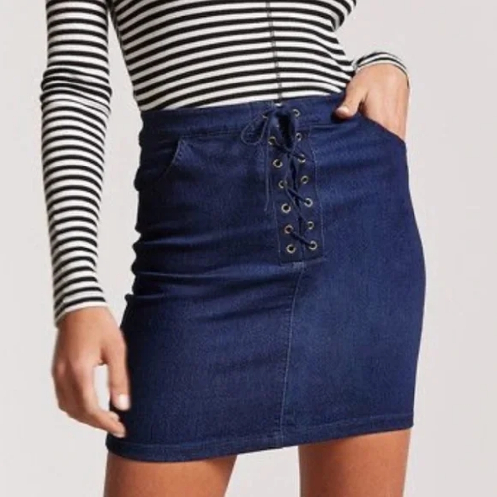 Forever 21 Navy Lace-Up Pencil Skirt Sz MEDIUM